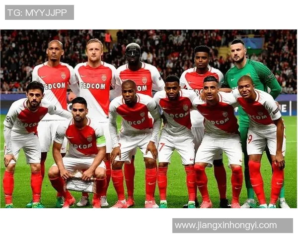 2025年在役十大足球球星排行榜：巅峰对决谁主沉浮