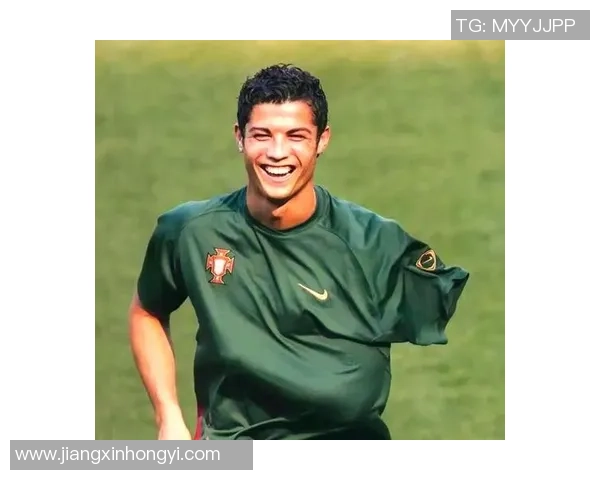 从球场到人生巅峰 足球巨星背后的奋斗与荣耀