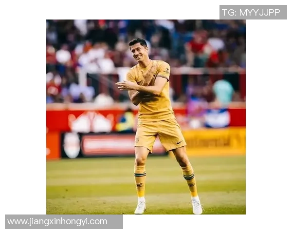 历史足球十大球星排名及其影响力解析：谁才是足坛真正的传奇巨星