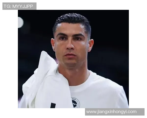 同学录专属足球传奇：C罗球场风采与人生故事揭秘