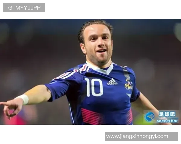 球星亲笔签名足球珍藏版：足球迷梦寐以求的收藏之选