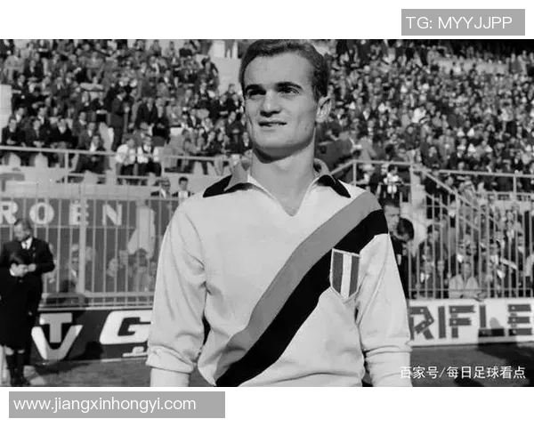 超巨足球球星背后的奋斗历程与辉煌成就揭秘