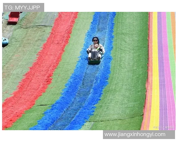 足球巨星挑战极限运动 体验滑草速度与激情的完美结合 足球巨星挑战极限运动 体验滑草速度与激情的完美结合