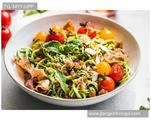 足球巨星场边畅饮牛奶展现健康活力引领运动营养新风尚 足球巨星场边畅饮牛奶展现健康活力引领运动营养新风尚