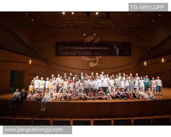 足球巨星跨界音乐探索：从绿茵场到音符世界的精彩旅程